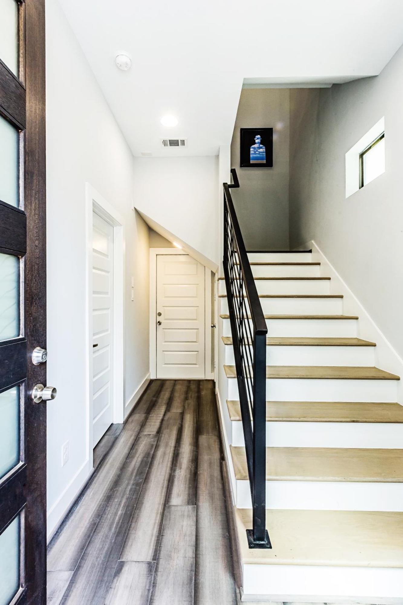 Montrose Guesthouse Suites By Dunyha Houston Exterior photo