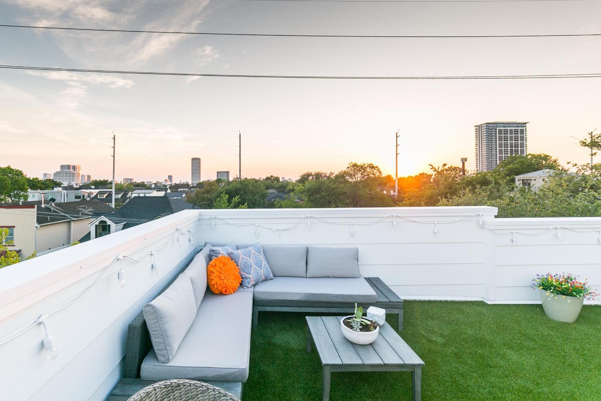 Montrose Guesthouse Suites By Dunyha Houston Exterior photo